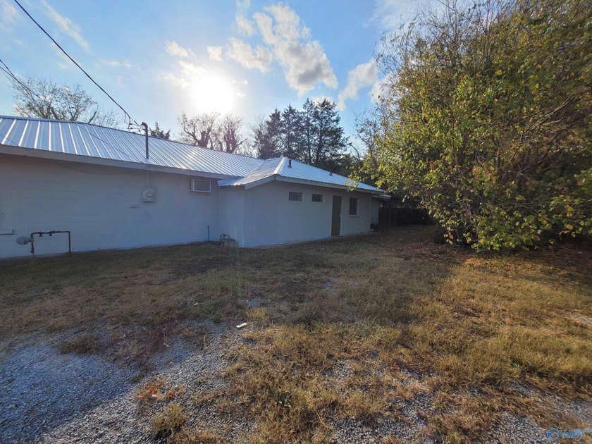 This 5,500 sq ft property offers excellent visibility with a - photo 33