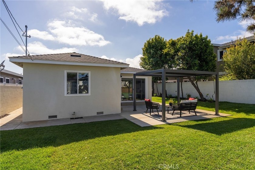 ***PRO PHOTOS COMING SOON*** Beautifully RENOVATED 3-bedroom - photo 38