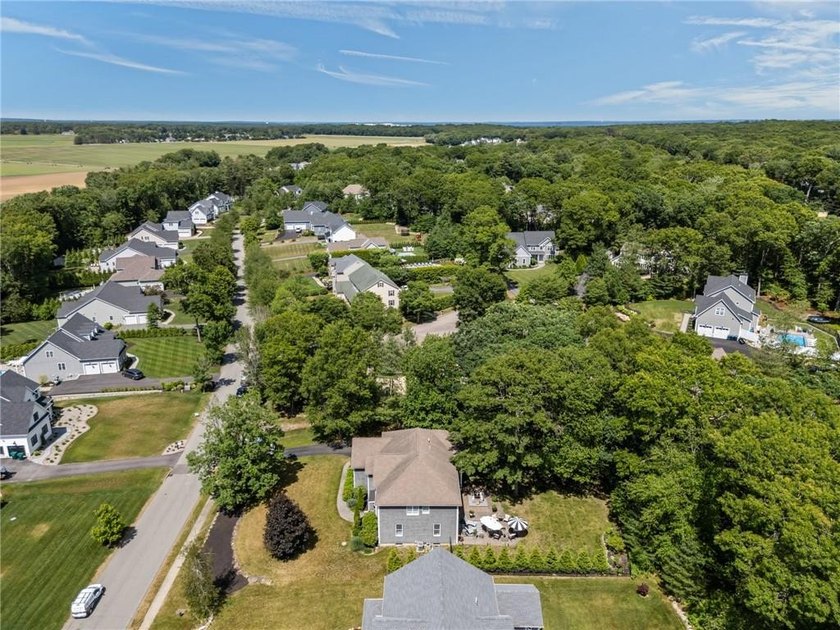Welcome to Slocum Woods. This exceptional residence offers 4 - photo 5