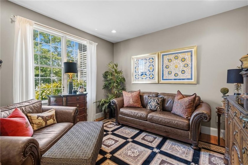 Welcome to Slocum Woods. This exceptional residence offers 4 - photo 7