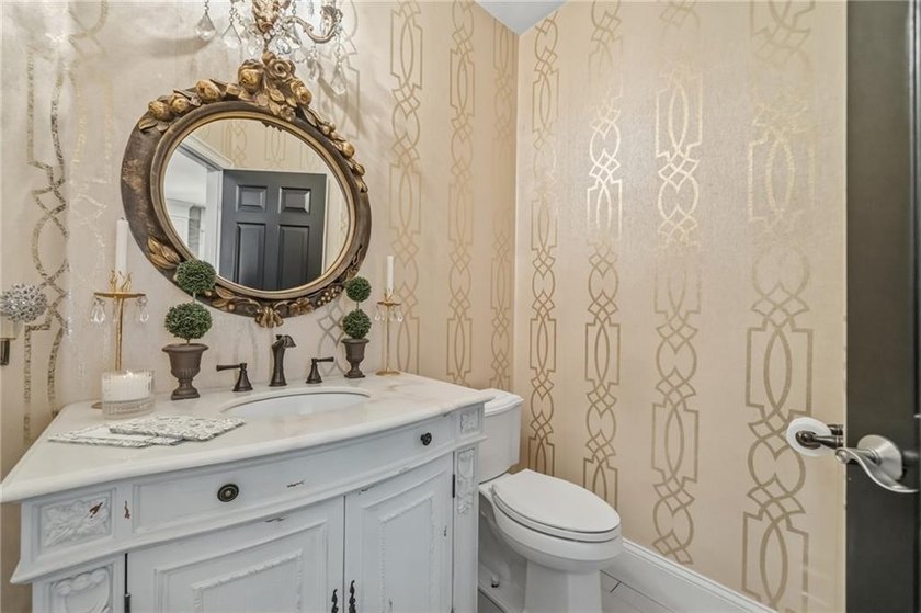 Welcome to Slocum Woods. This exceptional residence offers 4 - photo 8