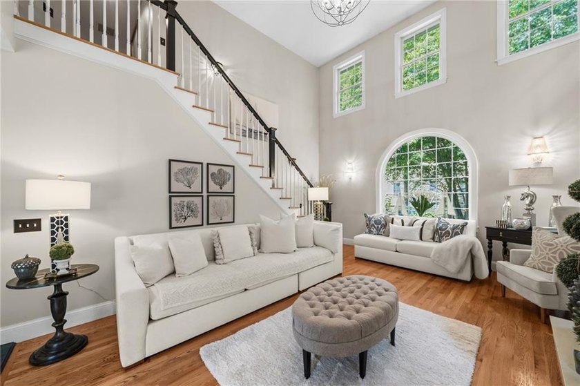 Welcome to Slocum Woods. This exceptional residence offers 4 - photo 10