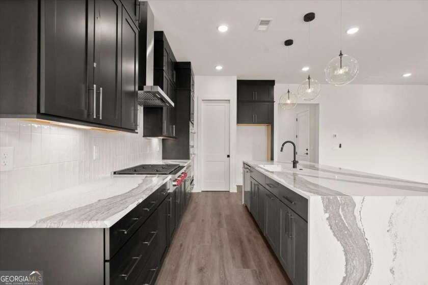 The Emery Contemporary offers luxury, flexibility, and - photo 13