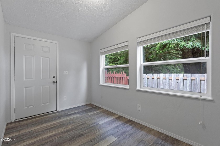 Welcome to this spacious and versatile 2,500 sqft home tucked - photo 13