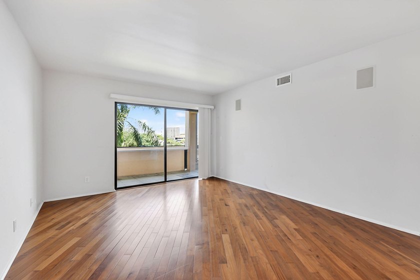 Rarely available 3rd-floor corner residence in the most sought - photo 13