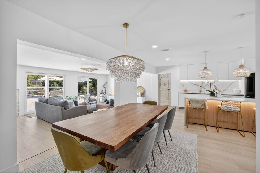 Exquisitely renovated 4BR/2.5BA coastal-modern lakeside - photo 13