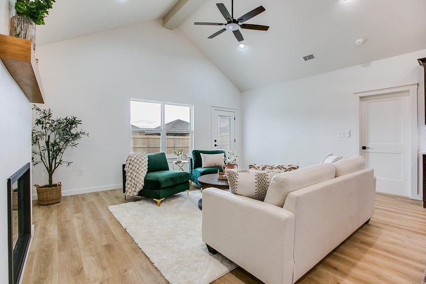 Welcome to this beautifully crafted new construction home - photo 13