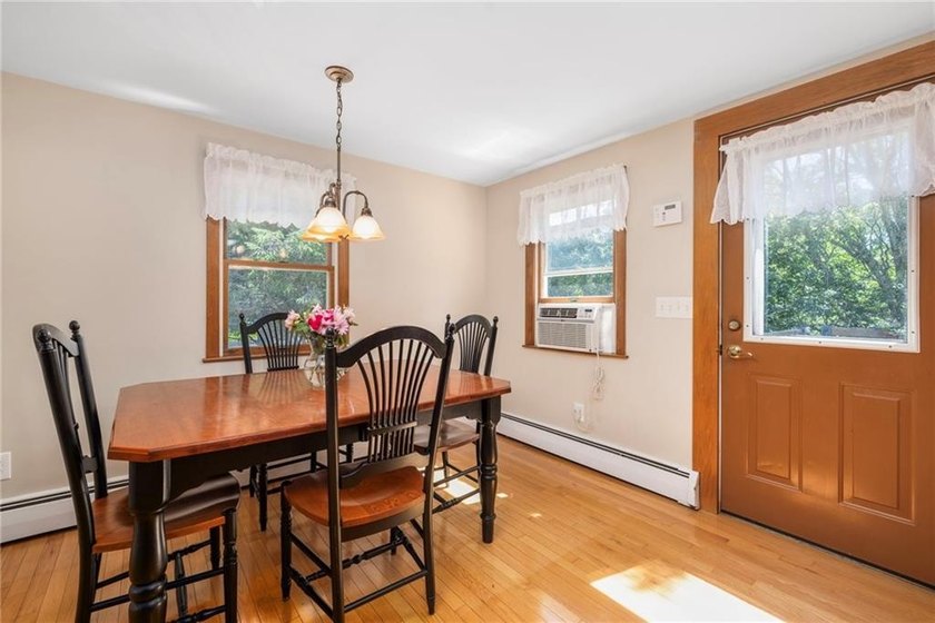Well maintained raised ranch in the heart of North Kingstown - photo 6