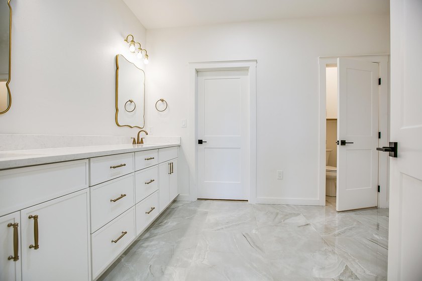 Welcome to this beautifully crafted new construction home - photo 17