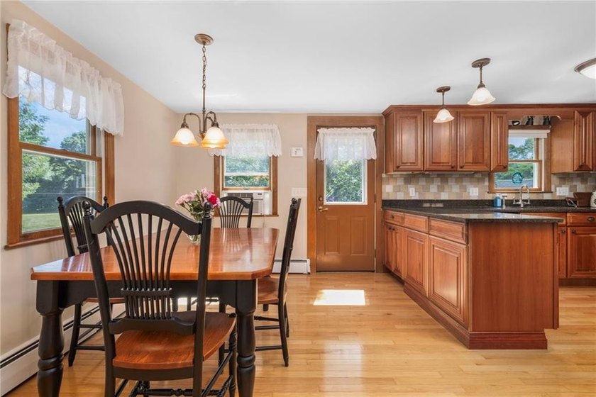 Well maintained raised ranch in the heart of North Kingstown - photo 7