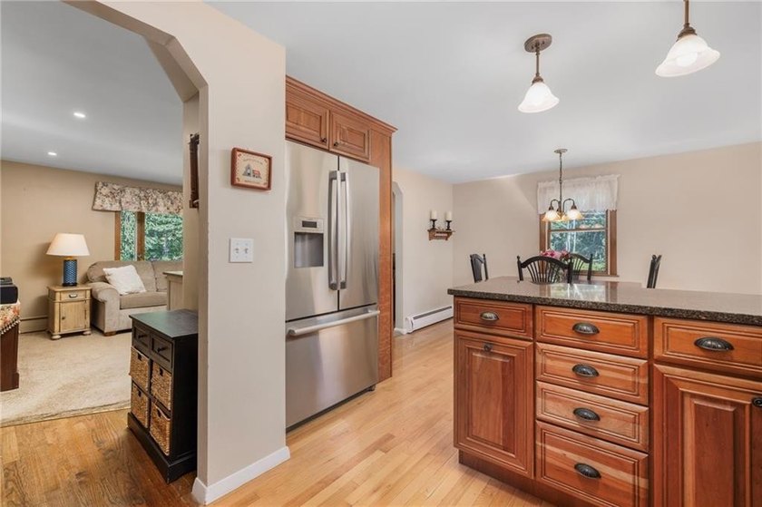 Well maintained raised ranch in the heart of North Kingstown - photo 8