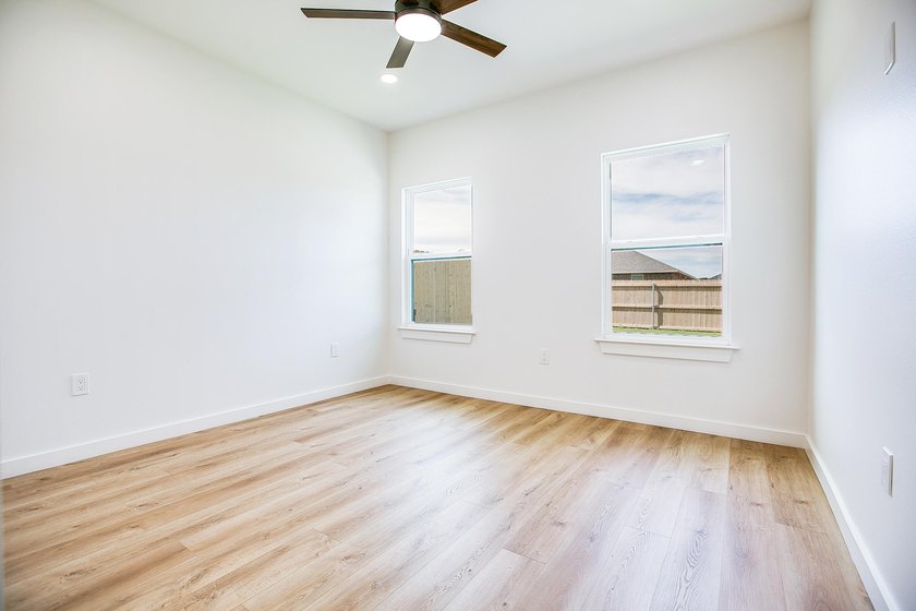 Welcome to this beautifully crafted new construction home - photo 19