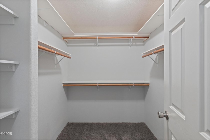 Welcome to this spacious and versatile 2,500 sqft home tucked - photo 20