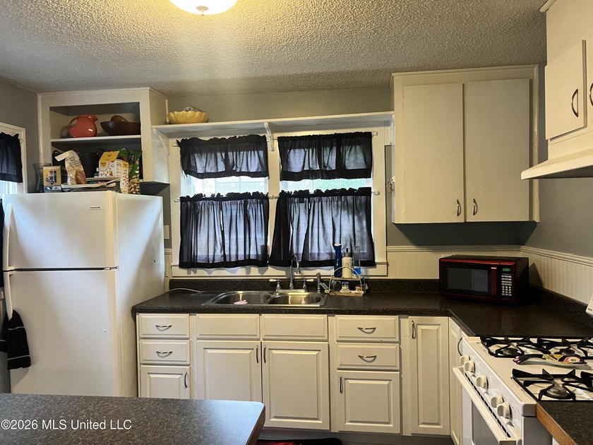 No Flood Zone/ Detached Garage/ Just 1 milet to the beach! Don't - photo 20
