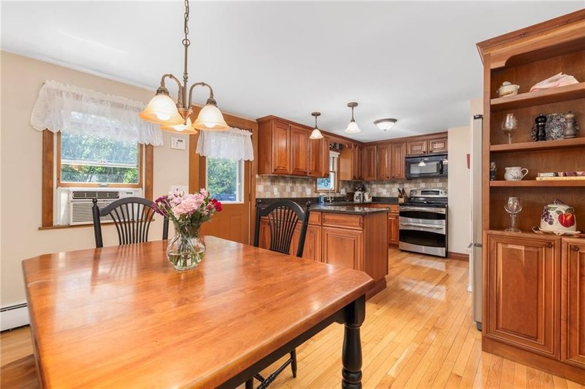 Well maintained raised ranch in the heart of North Kingstown - photo 10
