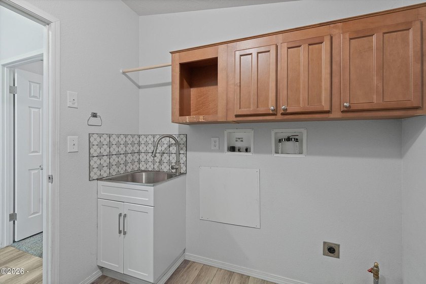 Welcome to this spacious and versatile 2,500 sqft home tucked - photo 21