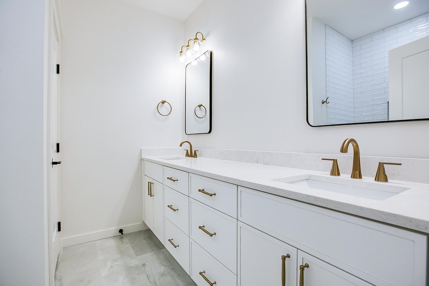 Welcome to this beautifully crafted new construction home - photo 21