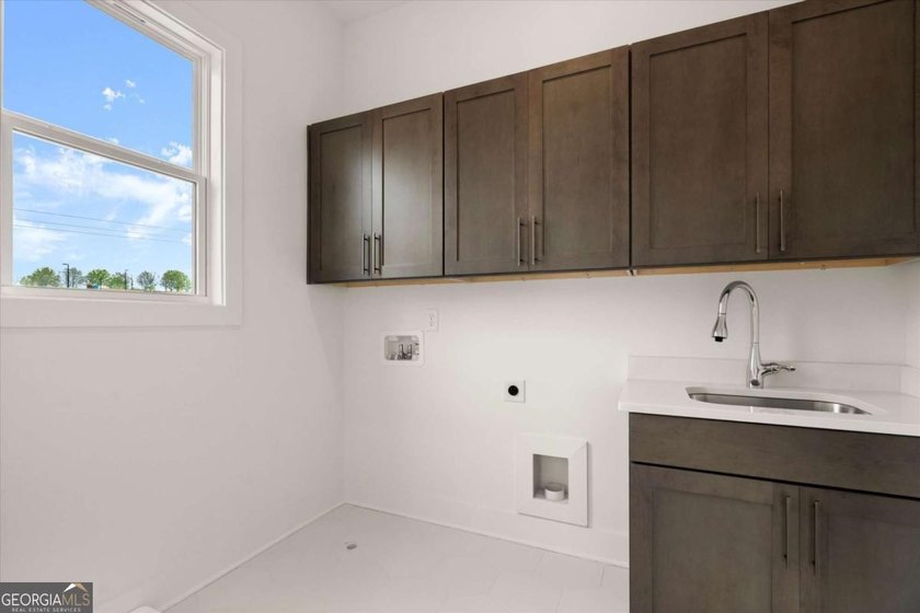 The Emery Contemporary offers luxury, flexibility, and - photo 22