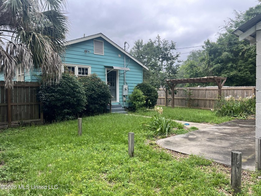 No Flood Zone/ Detached Garage/ Just 1 milet to the beach! Don't - photo 22