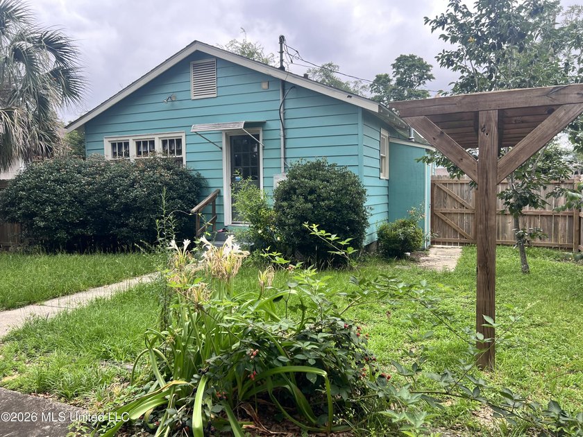No Flood Zone/ Detached Garage/ Just 1 milet to the beach! Don't - photo 23