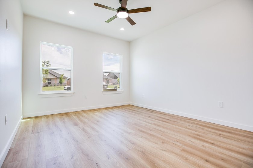 Welcome to this beautifully crafted new construction home - photo 23