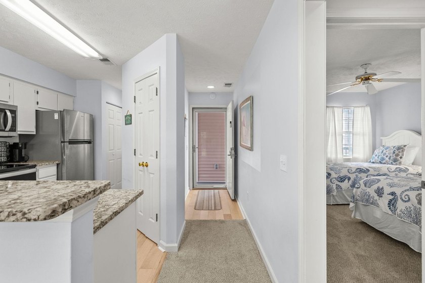 Welcome to Waterway Village! This beautifully updated - photo 4