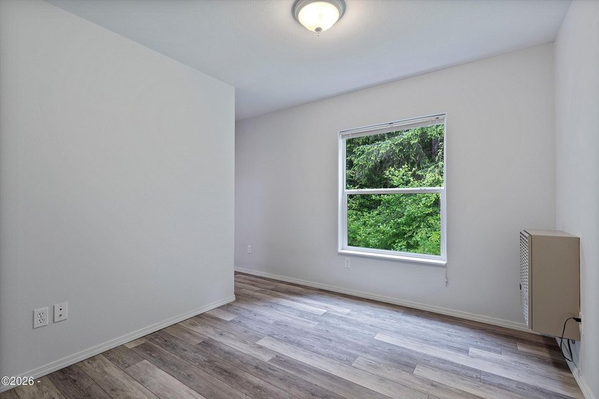Welcome to this spacious and versatile 2,500 sqft home tucked - photo 24
