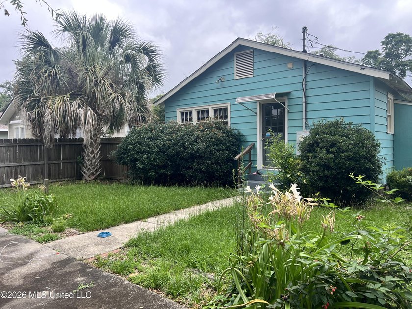 No Flood Zone/ Detached Garage/ Just 1 milet to the beach! Don't - photo 24