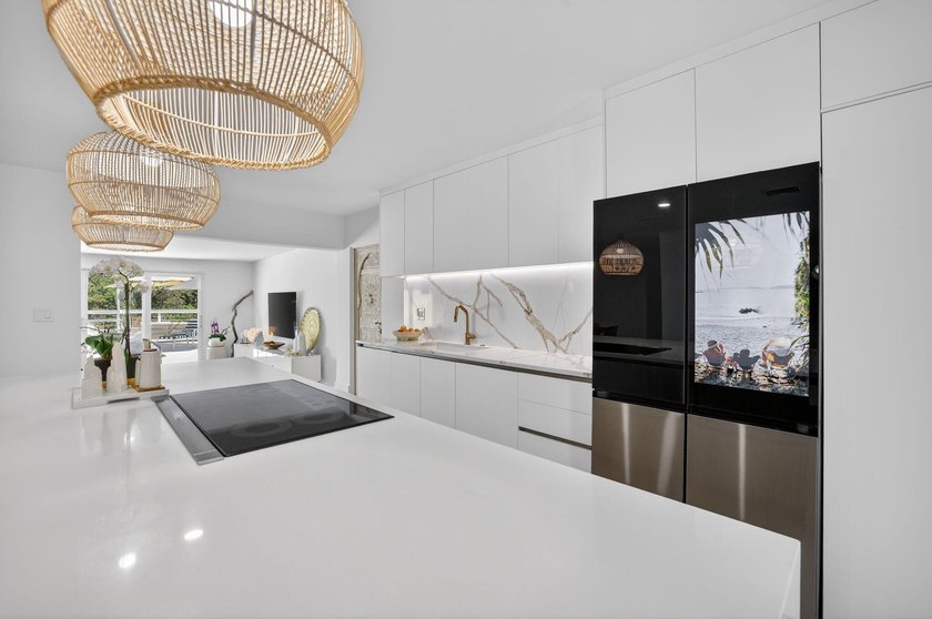 Exquisitely renovated 4BR/2.5BA coastal-modern lakeside - photo 25
