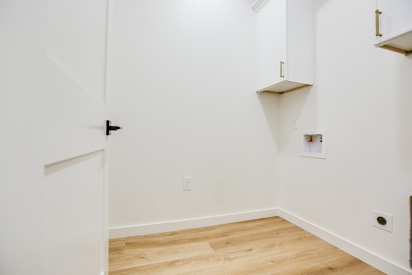 Welcome to this beautifully crafted new construction home - photo 25