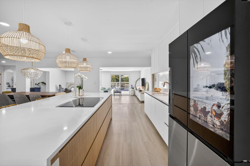 Exquisitely renovated 4BR/2.5BA coastal-modern lakeside - photo 26