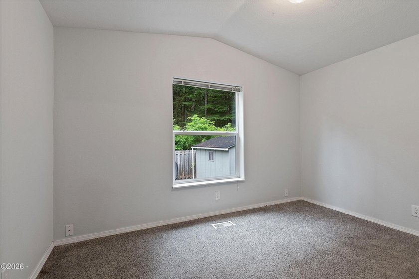 Welcome to this spacious and versatile 2,500 sqft home tucked - photo 29