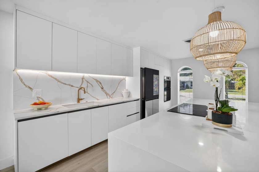 Exquisitely renovated 4BR/2.5BA coastal-modern lakeside - photo 31