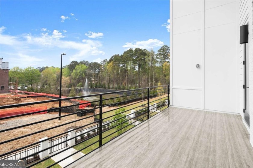 The Emery Contemporary offers luxury, flexibility, and - photo 35