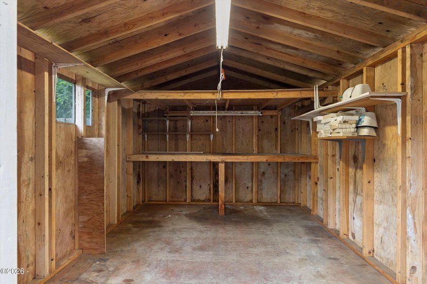 Welcome to this spacious and versatile 2,500 sqft home tucked - photo 37