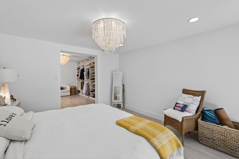 Exquisitely renovated 4BR/2.5BA coastal-modern lakeside - photo 40
