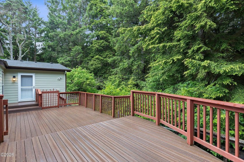 Welcome to this spacious and versatile 2,500 sqft home tucked - photo 41