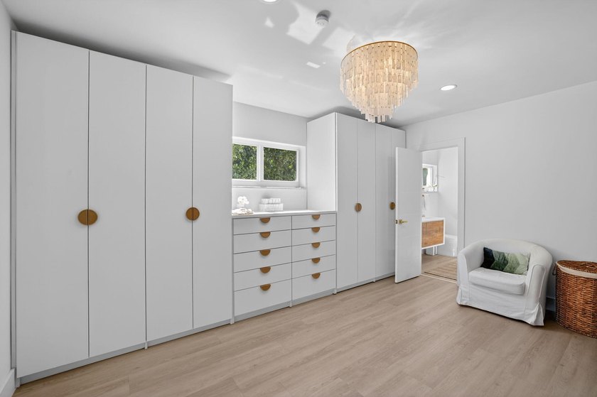 Exquisitely renovated 4BR/2.5BA coastal-modern lakeside - photo 41