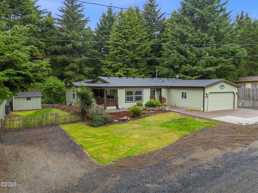 Welcome to this spacious and versatile 2,500 sqft home tucked - photo 42