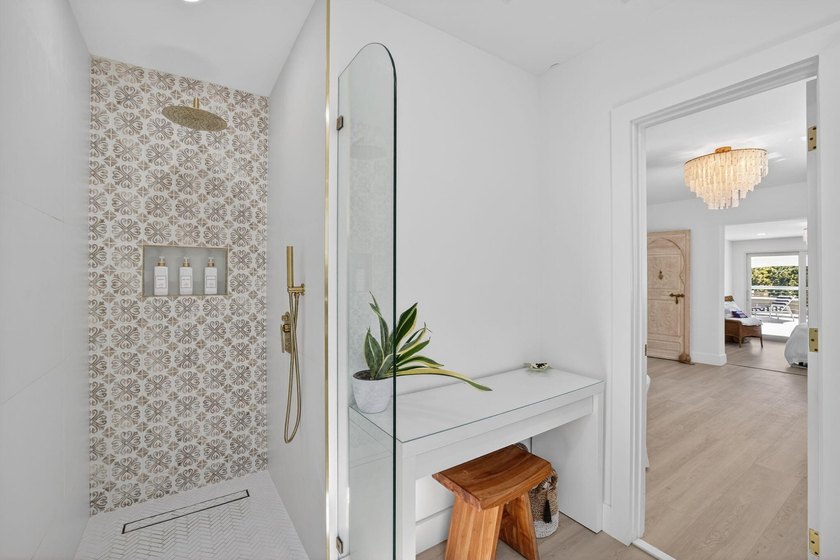 Exquisitely renovated 4BR/2.5BA coastal-modern lakeside - photo 47