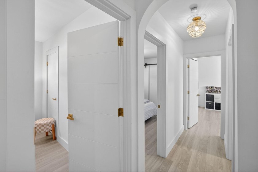 Exquisitely renovated 4BR/2.5BA coastal-modern lakeside - photo 48