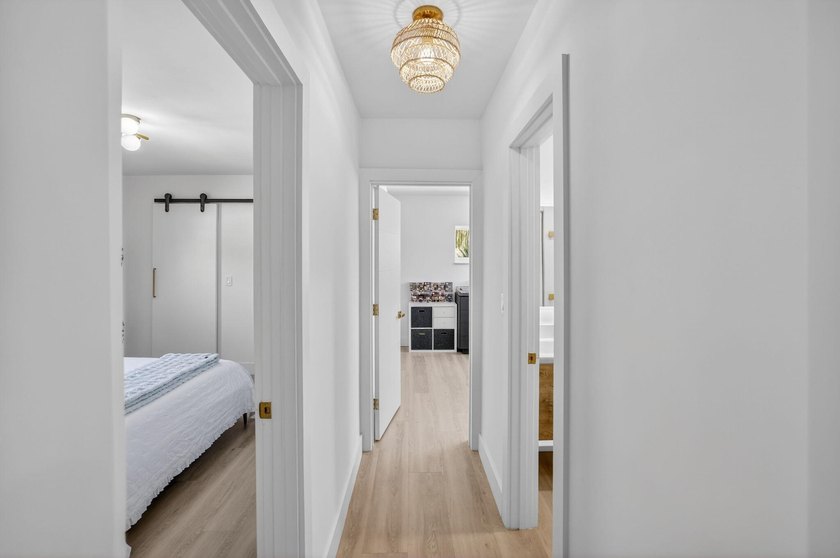 Exquisitely renovated 4BR/2.5BA coastal-modern lakeside - photo 49