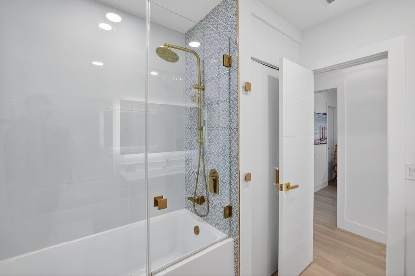 Exquisitely renovated 4BR/2.5BA coastal-modern lakeside - photo 55
