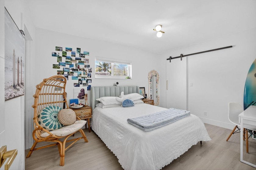 Exquisitely renovated 4BR/2.5BA coastal-modern lakeside - photo 56