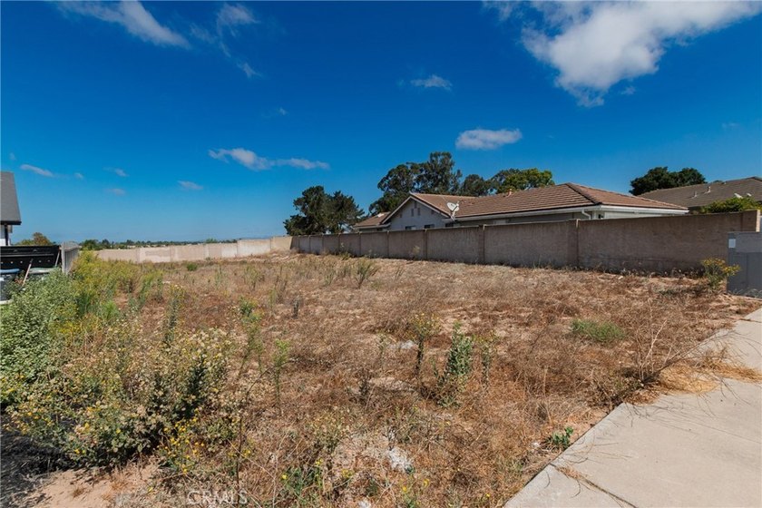 Welcome to an incredible opportunity in the heart of the Santa - photo 10