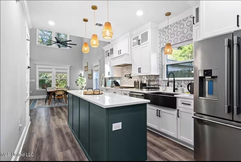 Extra, Extra Fabulous! This stunning 5-bedroom, 3-bath home is - photo 12