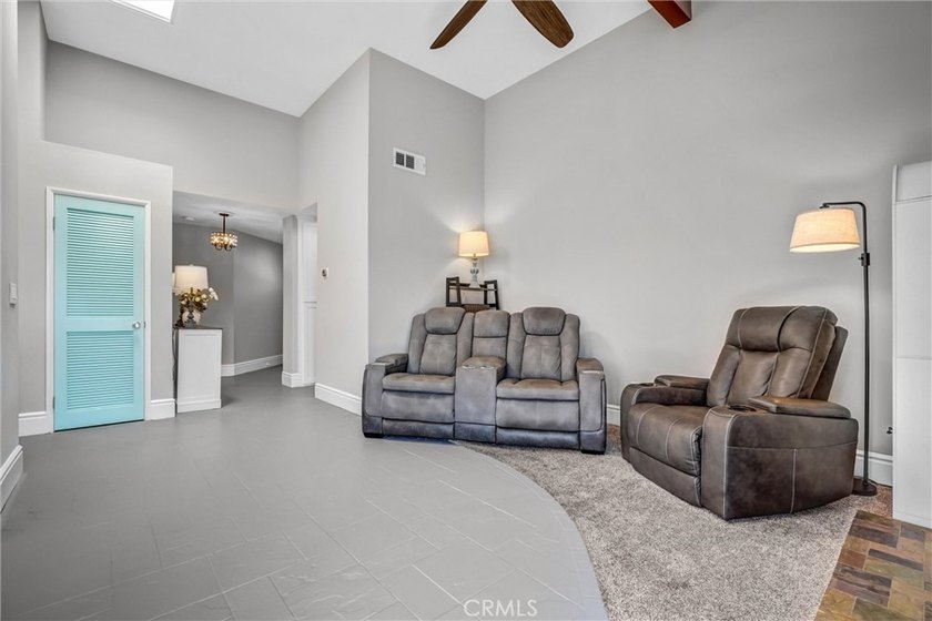 Exceptional end unit 3 bedroom, no one above you, tranquil - photo 12