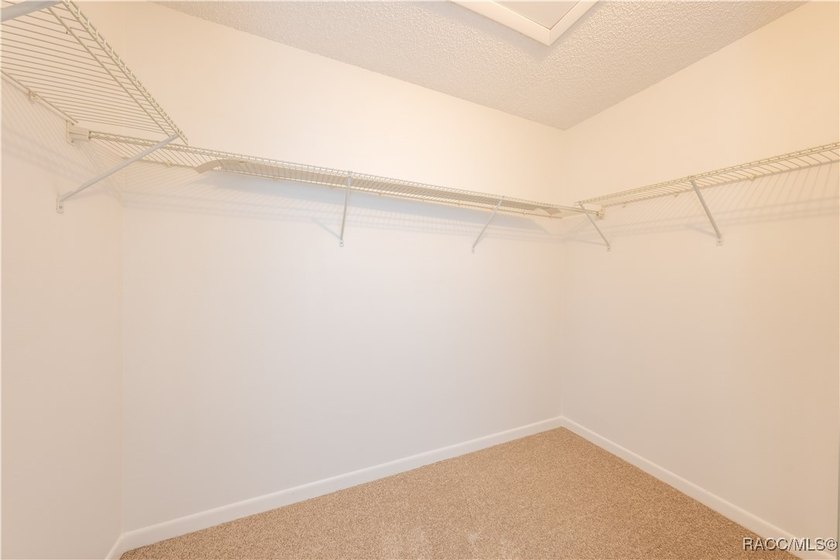 One or more photo(s) has been virtually staged. Beautiful luxury - photo 16