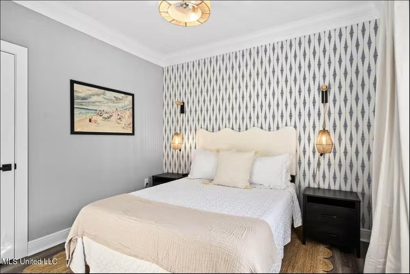 Extra, Extra Fabulous! This stunning 5-bedroom, 3-bath home is - photo 17