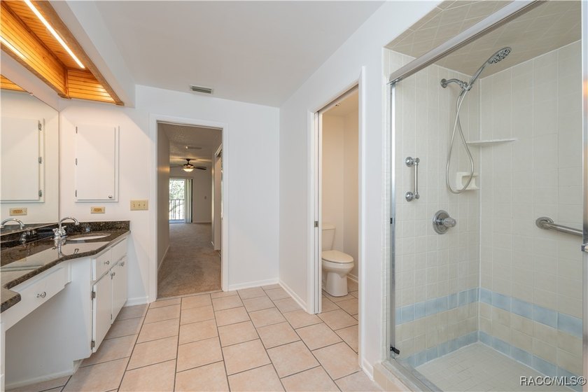 One or more photo(s) has been virtually staged. Beautiful luxury - photo 17